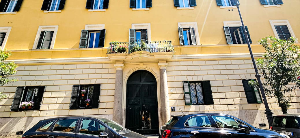 Prestigious 120sqm • 400m from Colosseum • Jubilee gallery image 3
