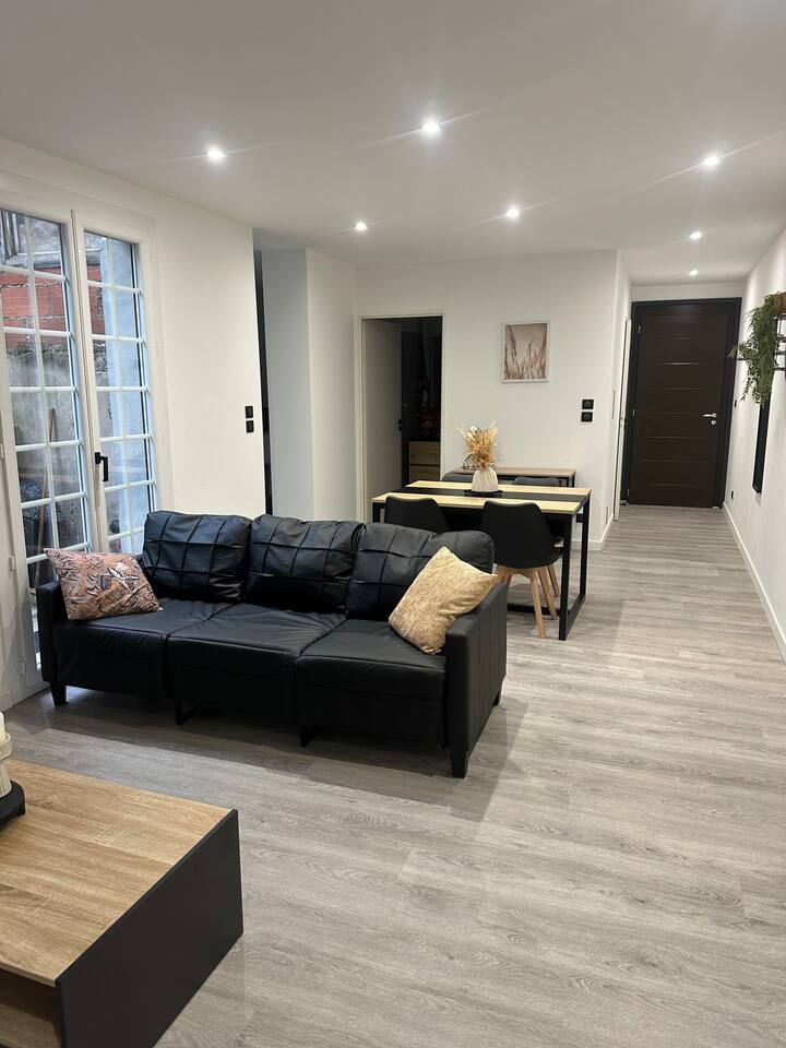 Appartement 4 Chambres En Rdc – Tout Confort – - Bourg-en-Bresse