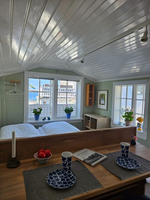 Top Airbnb: Cosy ocean view cottage in Göteborg