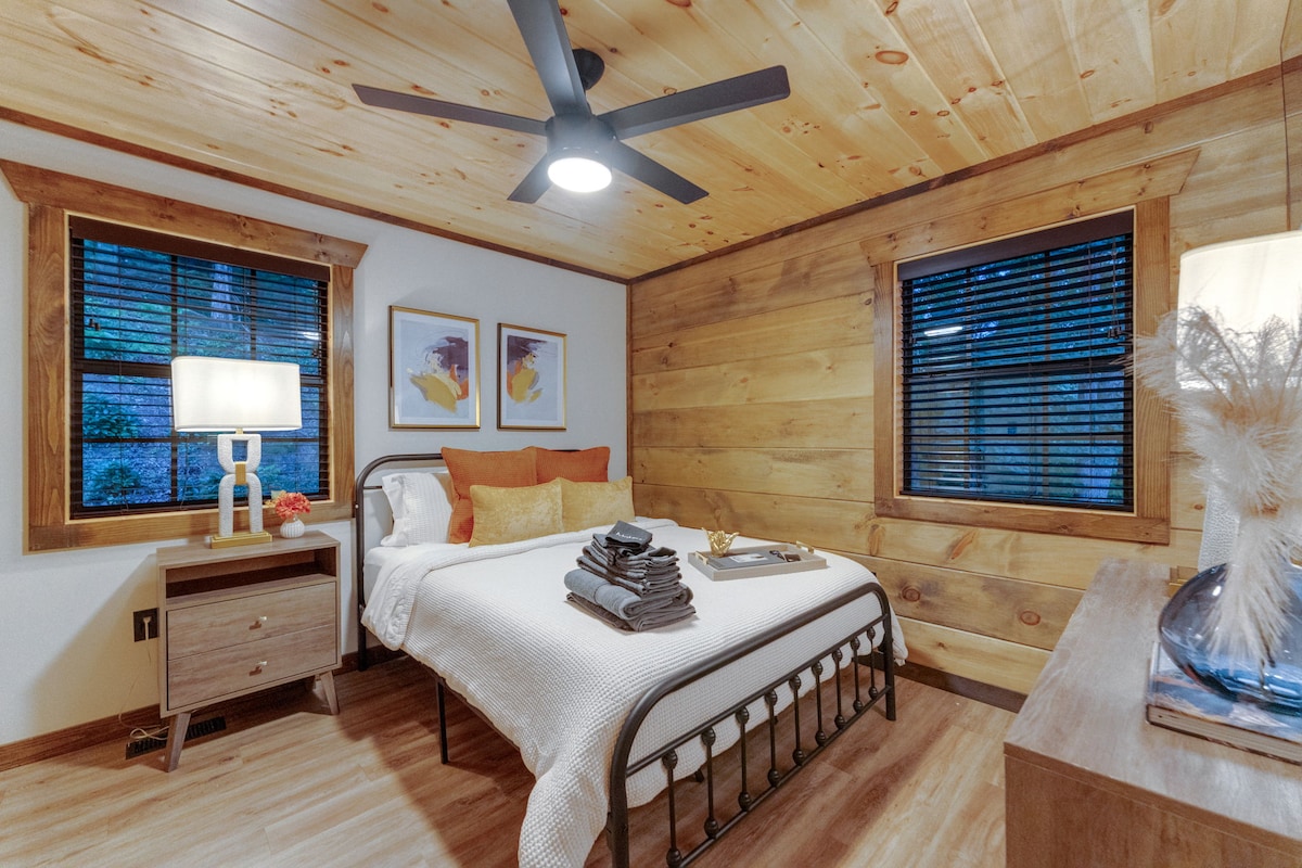 Მომხიბლავი საძინებელი: განიტვირთეთ სტილით ბუნებრივი განათებით, პლუშის დეკორითა და სოფლის ელეგანტურობით!