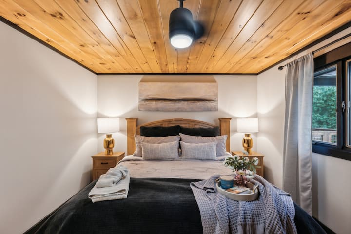 Bedroom Retreat: Stylish room with elegant decor and tranquil views for a restful getaway!