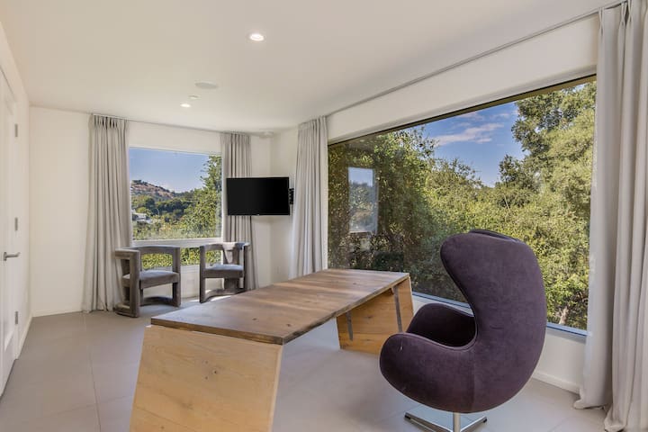 Villa in Beverly Hills – Pool -Scenic Outlook 4b/b gallery image 3