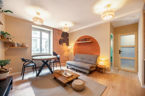 Popular Airbnb listing: 家 Zen Monks' Rest 家 (+ sauna) in Tribunal Gare Porte De Schirmeck