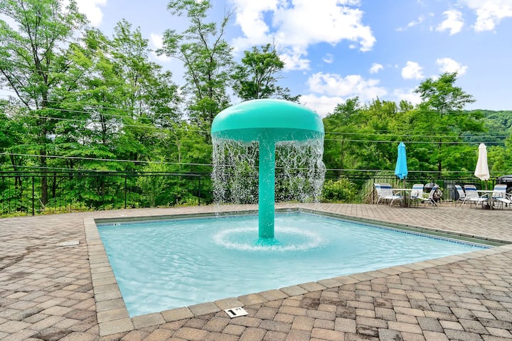 #1 Clouds Views Sauna Pools Hot Tub Fire Pit Games - Gatlinburg, TN