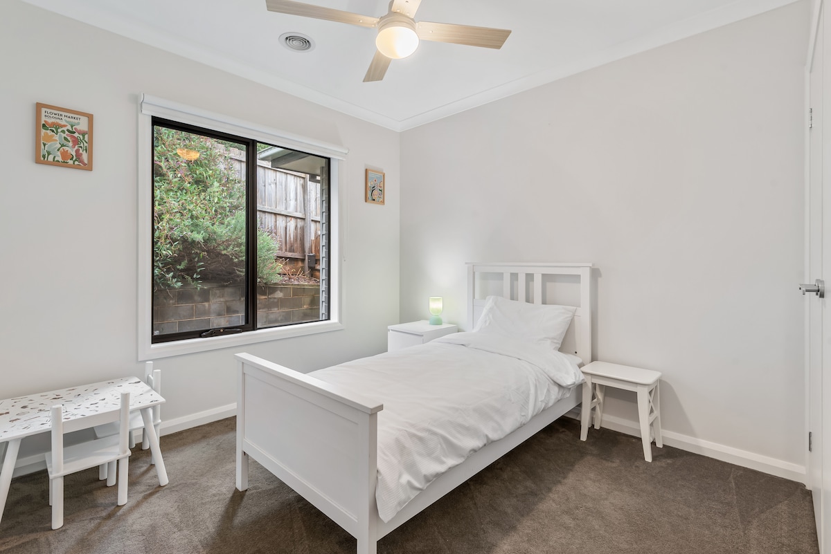 This bed is now a DOUBLE BED - Photo Pending