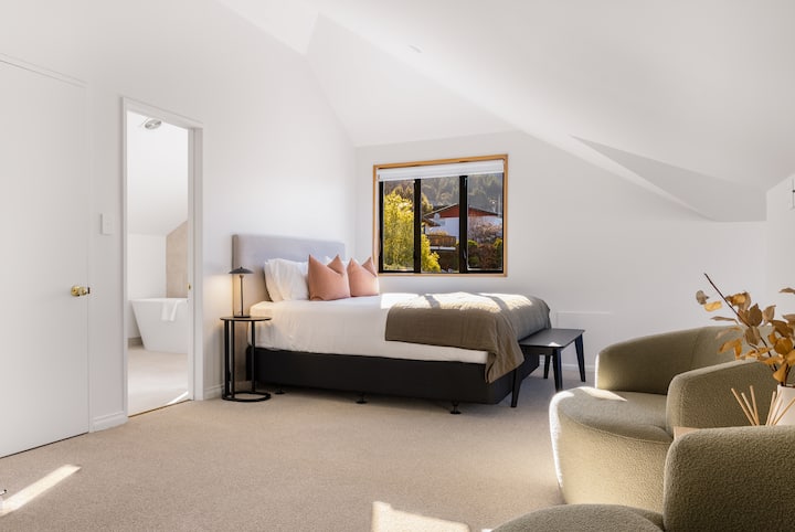 Schlafzimmer 1