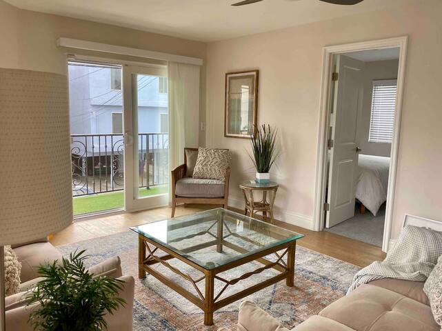 Light and Bright Canal beach & marina condo gallery image 3