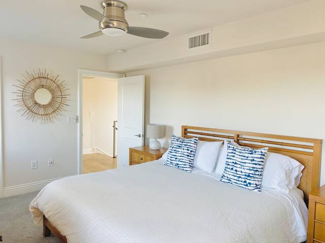 Light and Bright Canal beach & marina condo gallery image 4