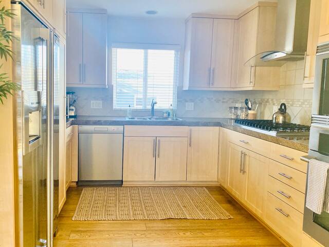 Light and Bright Canal beach & marina condo gallery image 5