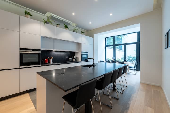 Brussels House | 5 Ensuite Bedrooms & Courtyard