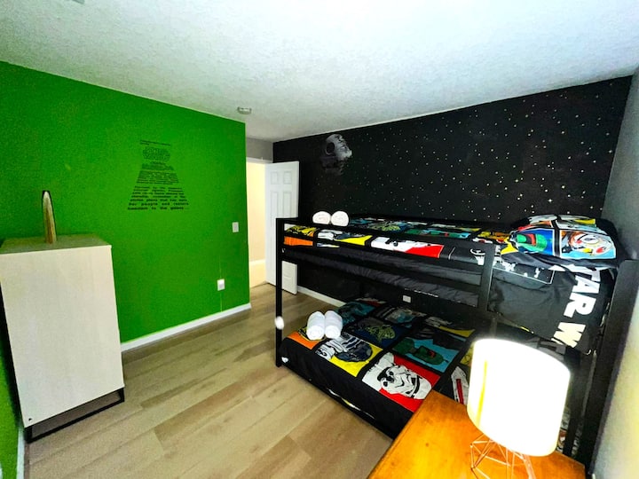 חדרי שינה נוחים - עד 12 אורחים