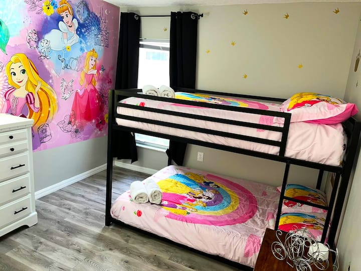 חדרי שינה נוחים - עד 12 אורחים