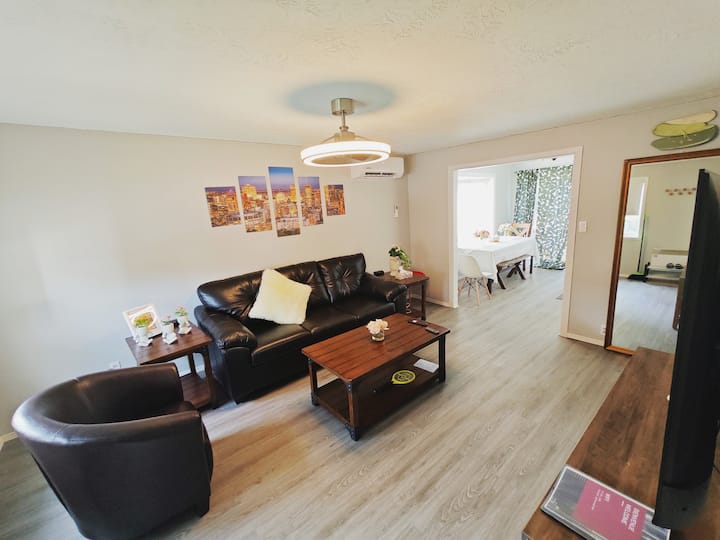 Detached House Near Metro With Private Parking - Montreal