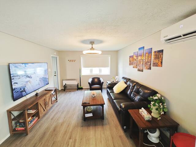 Detached house near metro with private parking