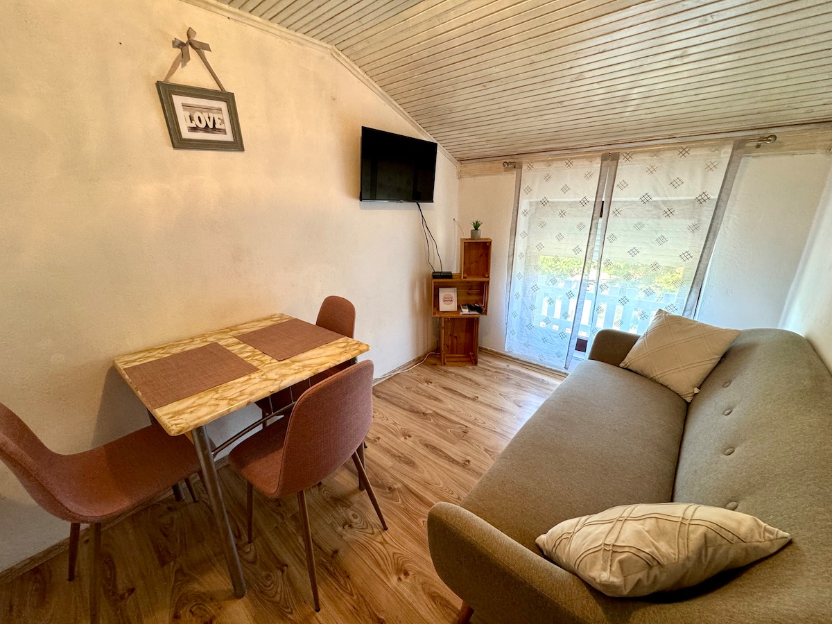 Apartman Lora 1