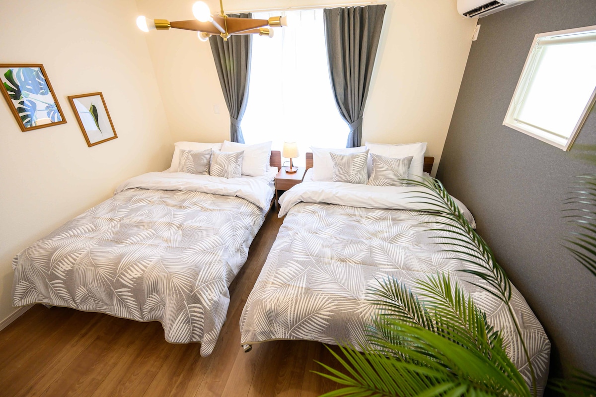 Тоа е главната спална соба.Ќе има 2 двојни кревета.