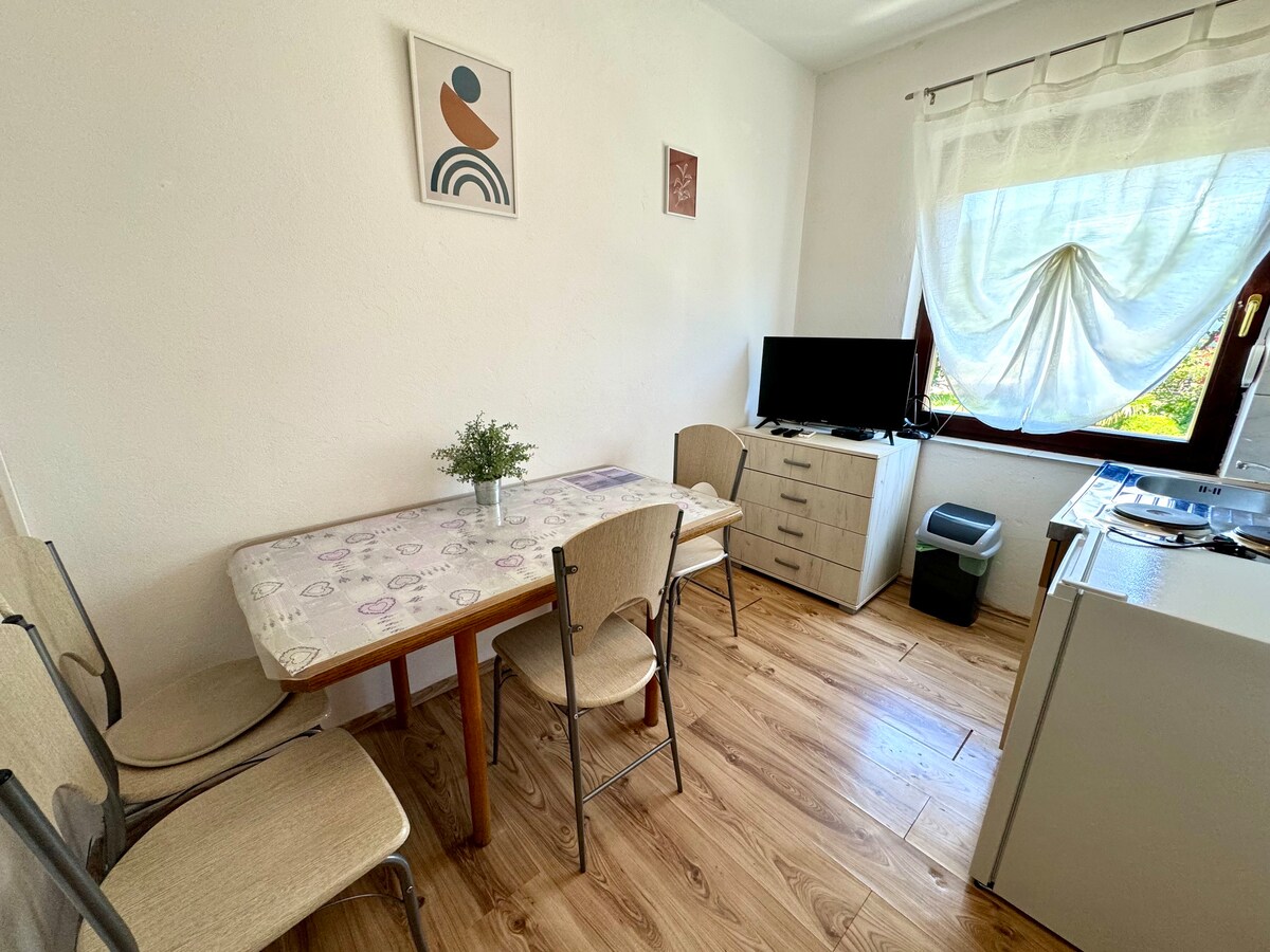 Apartman Lora 2