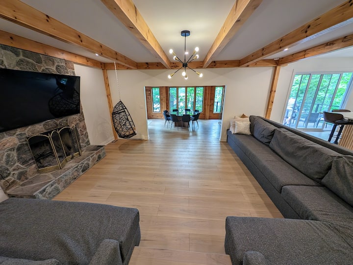 Stunning, Spacious And Serene Lakefront Cottage! - Val-des-Monts