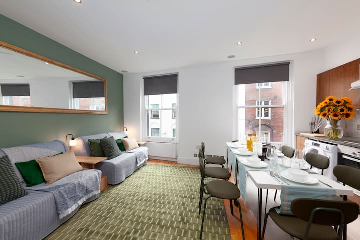 ITALY-1-A Lovely 2 bed, 2 bath for 8 people Soho gallery image 2