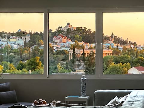 Popular Airbnb listing: Flat with Acropolis view in Athens heart in ψυρρη κουμουνδουρου