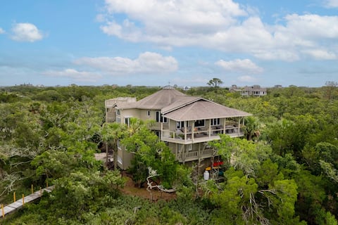 Paradise Found- Stunning Ocean views + Unique Home