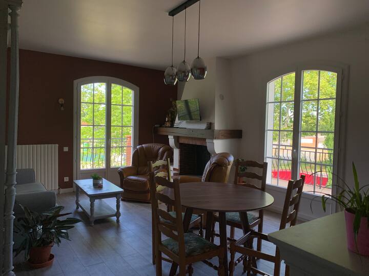 Gîte Le Pré Fleuri Logement Blanc - Chateau du Castela