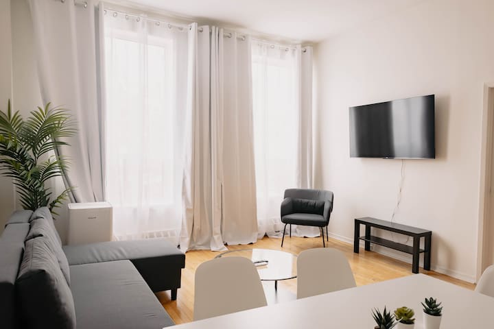 Lum The Queen | Two-Bedroom Apartment w/ City View