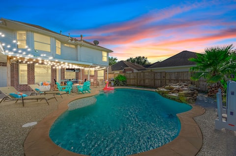Luxe 5BR w/ Pool • Fire Pit Fun • BBQ • Game Zone