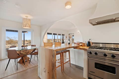 Successful Airbnb property: Cosmic Meadows in Homestead Valley