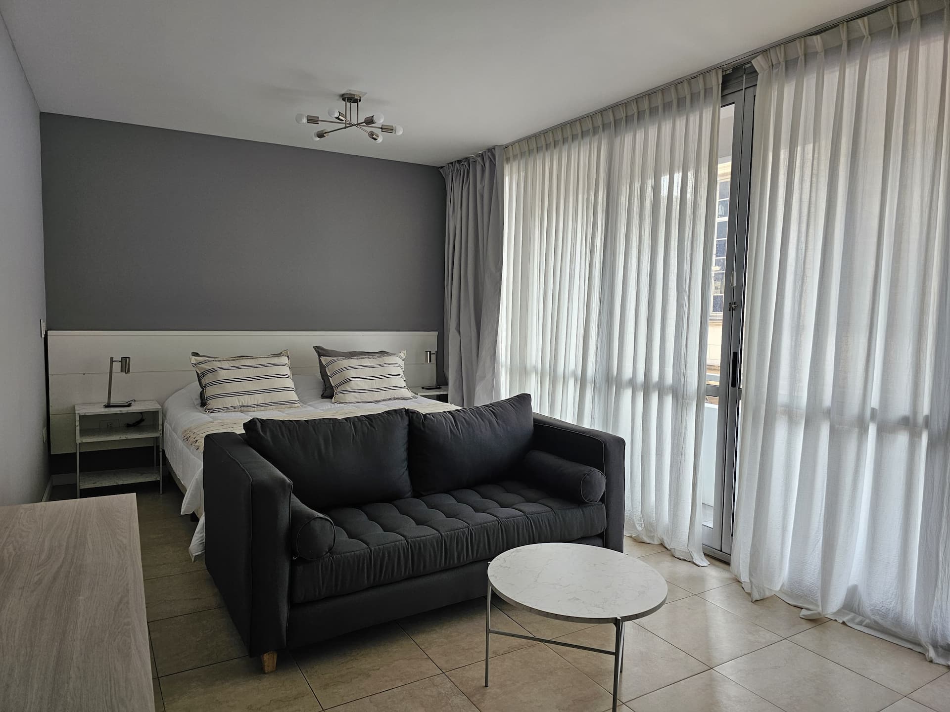 A bright and cozy studio in Monserrat