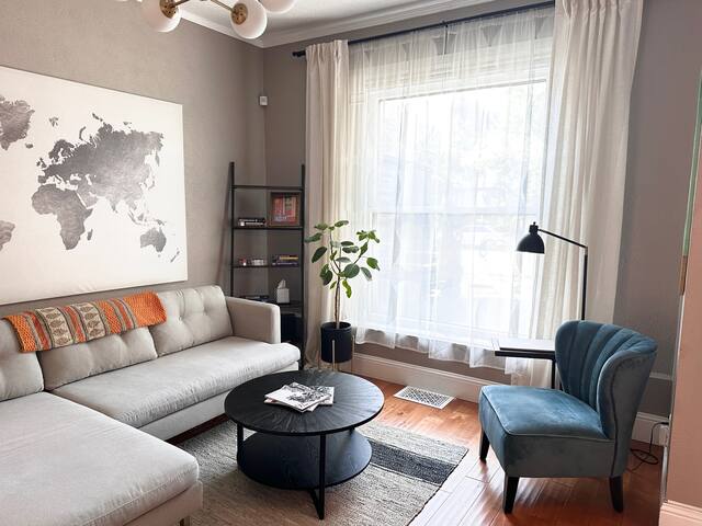 Off-Broadway Victorian Retreat! gallery image 2