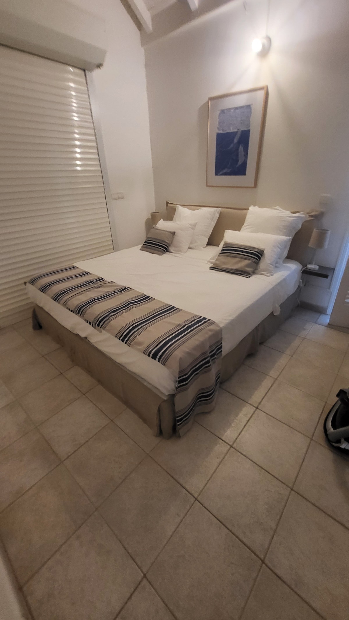 2 x 90 מיטות משותפות.
נוף לים
חדר רחצה משותף עם חדר שינה 2