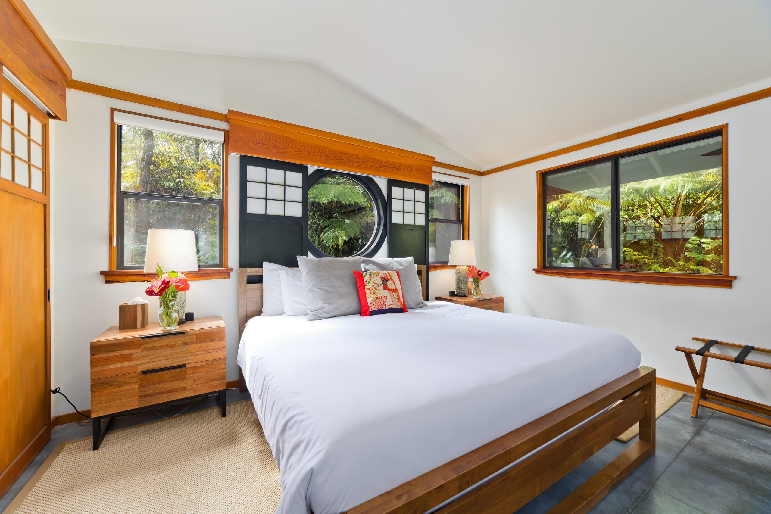 Volcano Tea House Cottage-SpaBath-HotTub-FirePlace - Image 20