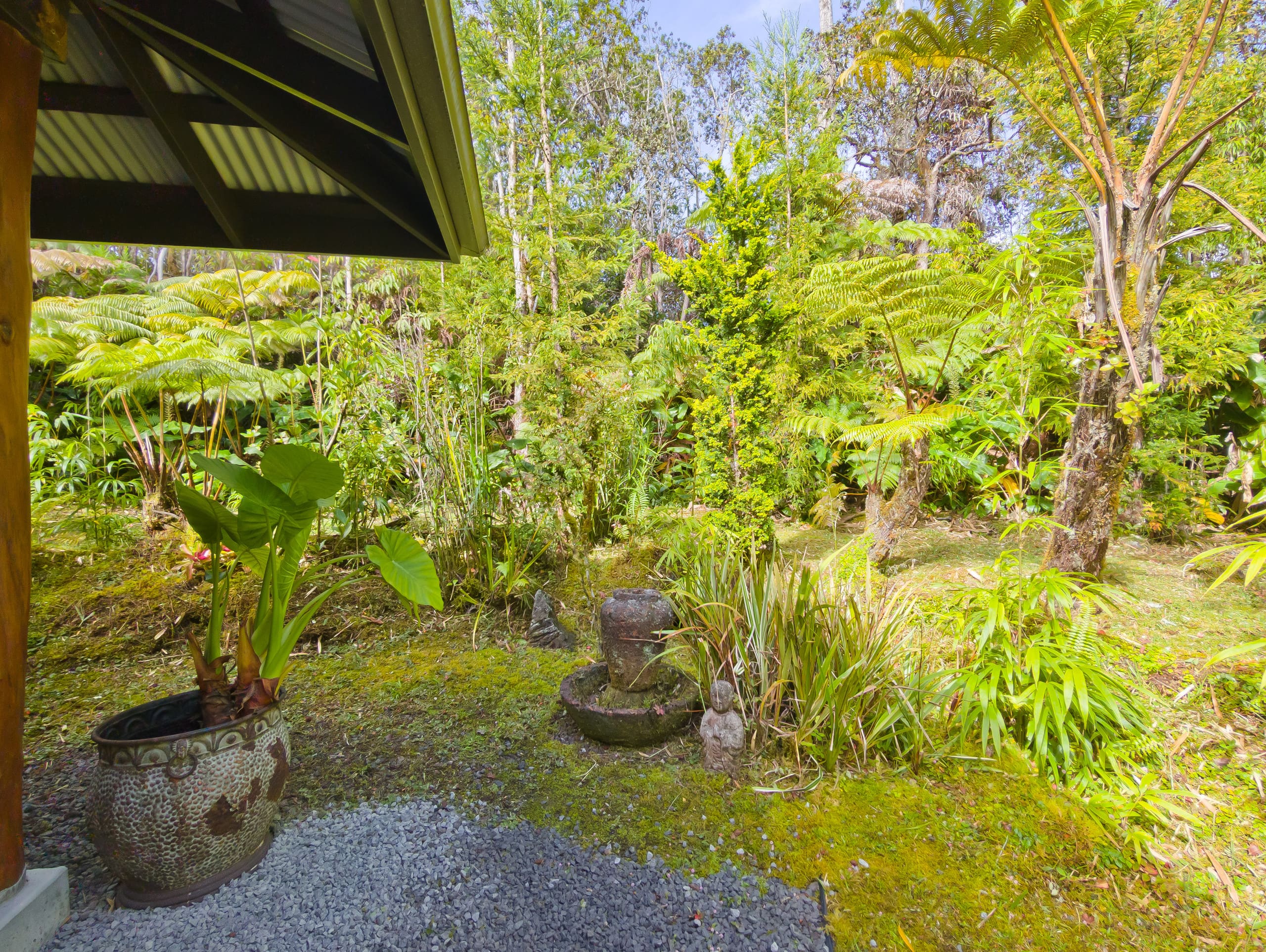 Volcano Tea House Cottage-SpaBath-HotTub-FirePlace - Image 46
