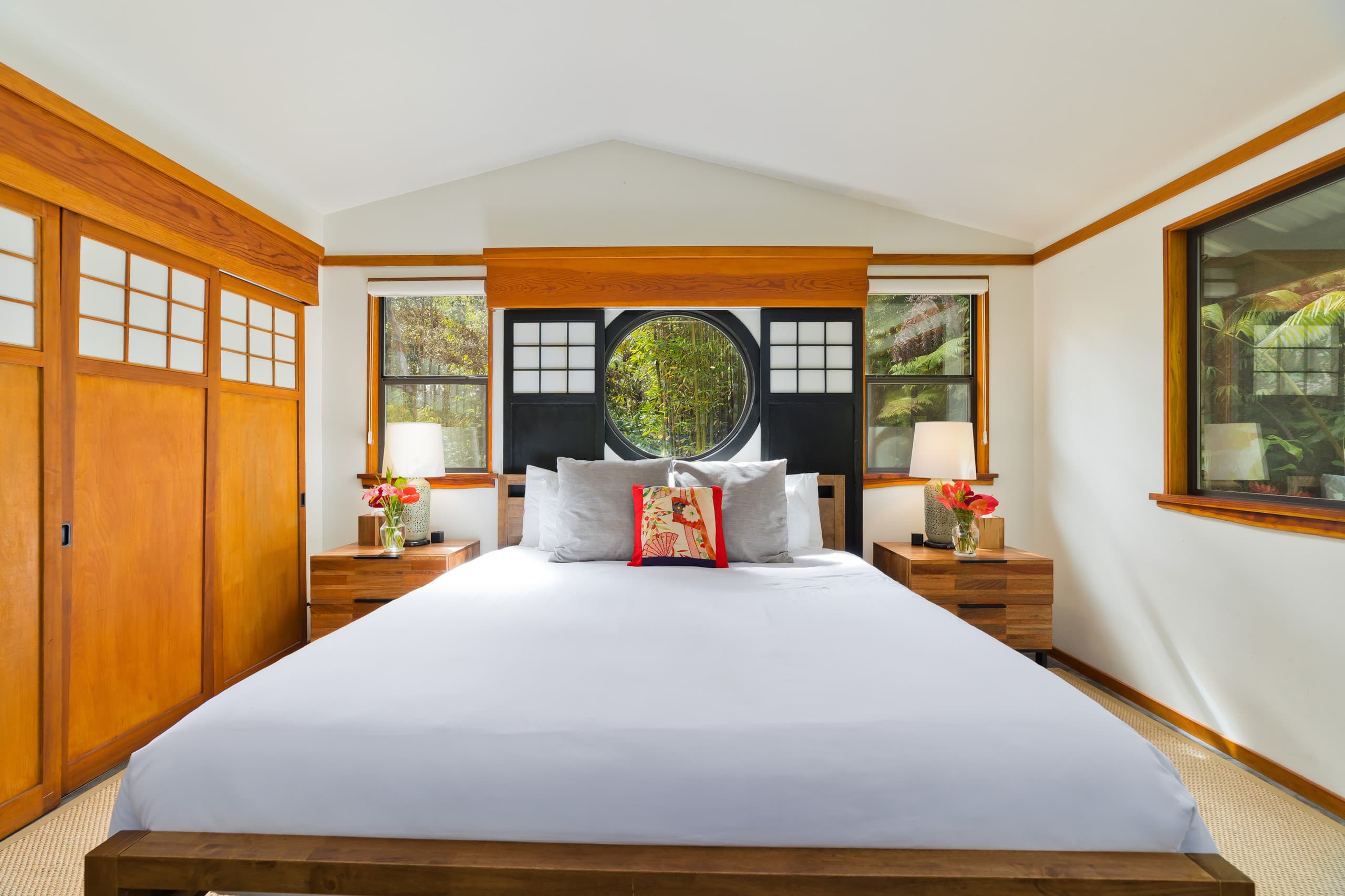 Volcano Tea House Cottage-SpaBath-HotTub-FirePlace - Image 21