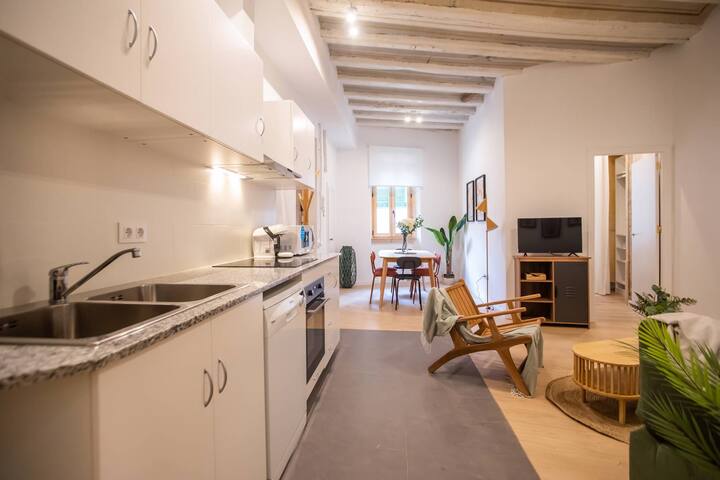 12Ara1093- New & Spacious 3BR in the Gothic gallery image 5