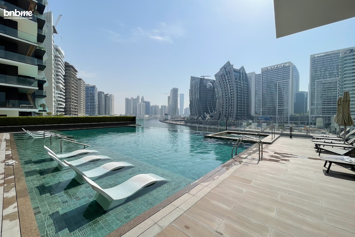 bnbme | Waterfront view, pvt balcony nr Dubai Mall