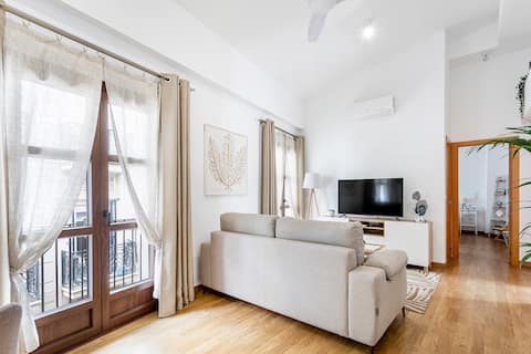 Top Airbnb: Charming PENTHOUSE with views of the Central Market! en Ciutat Vella