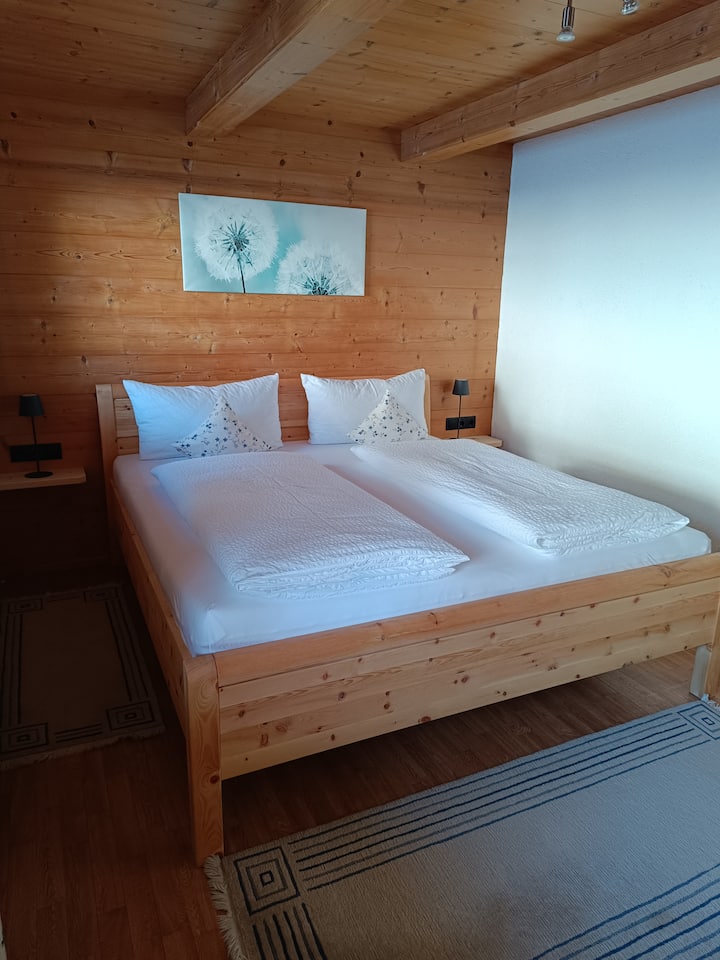 Riedhof_Brandenberg_Alpbachtal_Bett