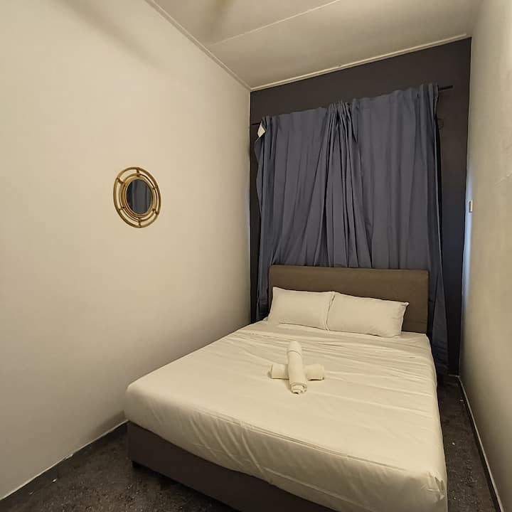 ROOM4:1 QBED (אין AIRCOND) מאווררים 