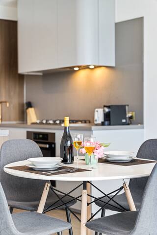 Sky garden on the Glen – 3 BRs gallery image 5