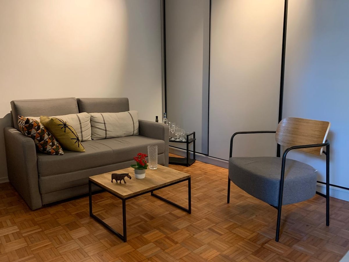 Top Airbnb: Studio Requinte Frei Caneca [Studio Requinte Frei Caneca] em Consolação