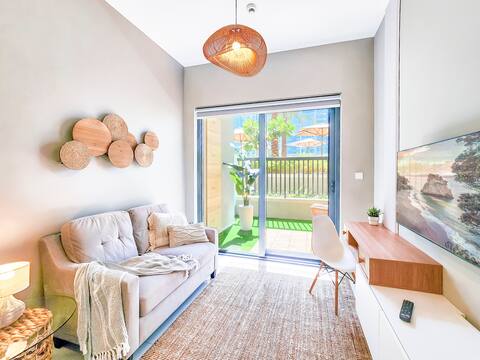 Successful Airbnb property: Remote Worker Escape with Skyline & Palm Views in Business Bay