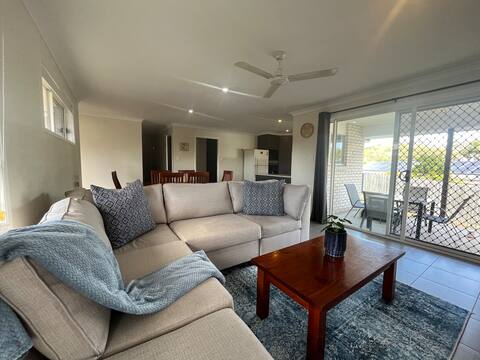 Spacious & Modern 
3 Bedroom Duplex in Gladstone