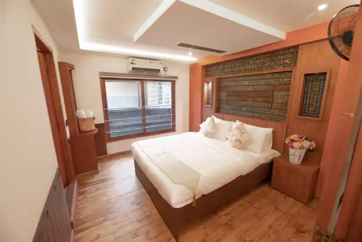 נופש שליו בלייקוויו
ליהנות מנופי אגם מדהימים מחדר השינה המעוצב להפליא הזה, מושלם למנוחה והתחדשות.