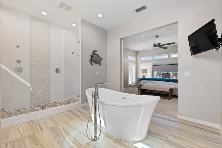 King bedroom with soaking tub, TV and shower