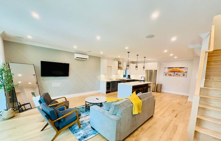 Beautiful Modern 4BR Duplex W/Rooftop NYC views