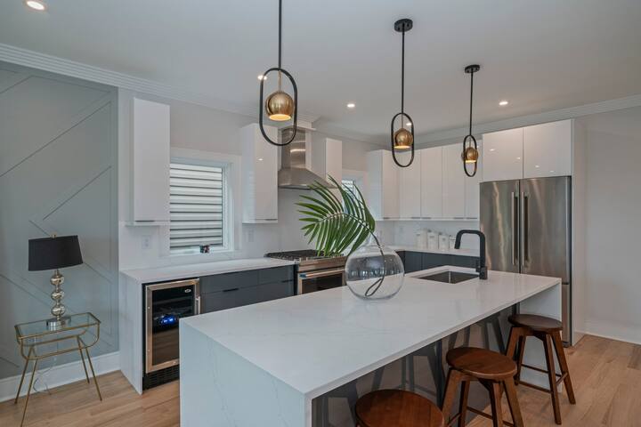 Beautiful Modern 4BR Duplex W/Rooftop NYC views gallery image 2