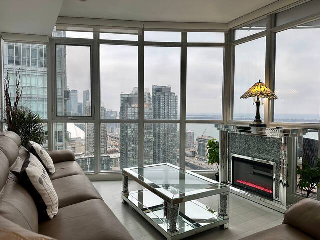 Cityview in the Sky 2Bdrms/2.5Baths 5realbeds gallery image 4