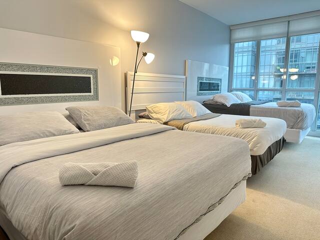 Cityview in the Sky 2Bdrms/2.5Baths 5realbeds gallery image 3